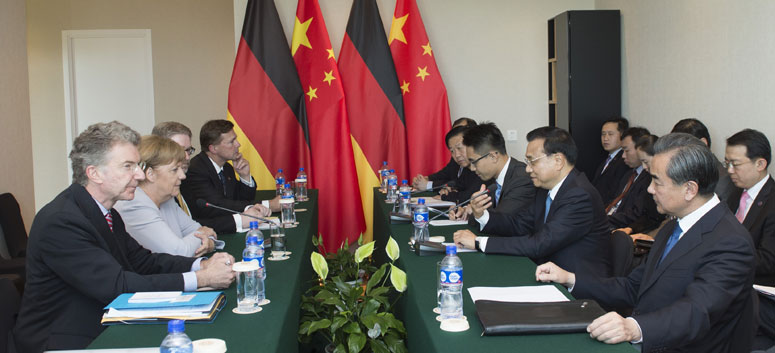 Le PM chinois exhorte l'UE à abandonner l'approche de "pays de substitution" à la 
date prévue