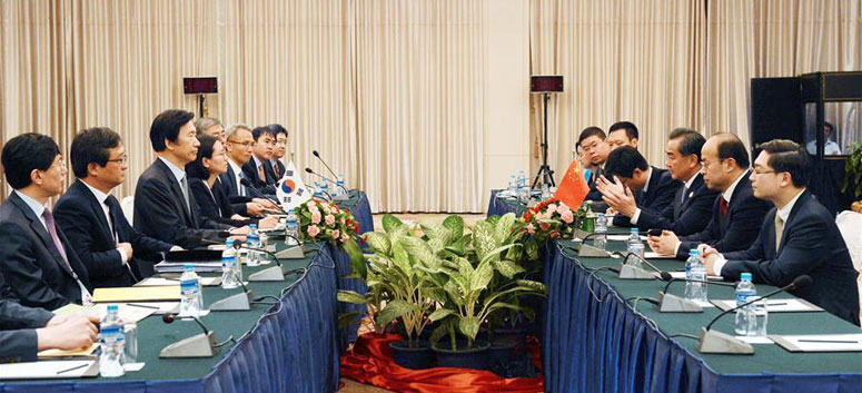 Le ministre chinois des Affaires étrangères met en garde contre l'impact négatif 
du THAAD dans la Péninsule Coréenne