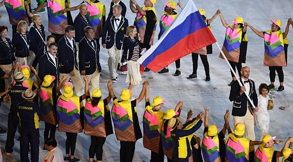 La délégation russe défile à la cérémonie d'ouverture des JO de Rio