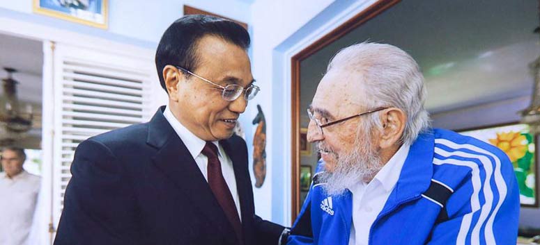 Le PM chinois rend visite au leader révolutionnaire cubain Fidel Castro