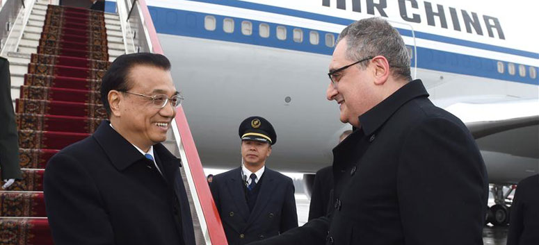 Arrivée du Premier ministre chinois en Russie pour une visite officielle