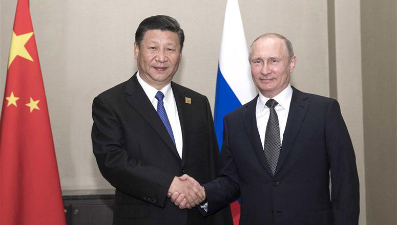 Xi Jinping rencontre Vladimir Poutine pour parler des relations bilatérales et de 
l'OCS