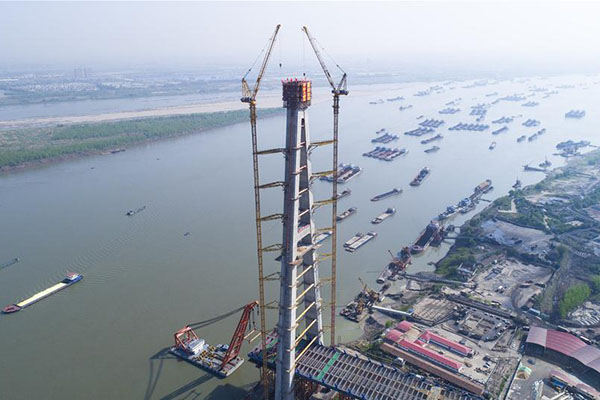 Chine : construction d'un pont sur le Yangtsé à Wuhan