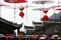 Chine: décorations de fête pour accueillir le Nouvel an lunaire à venir à Chongqing