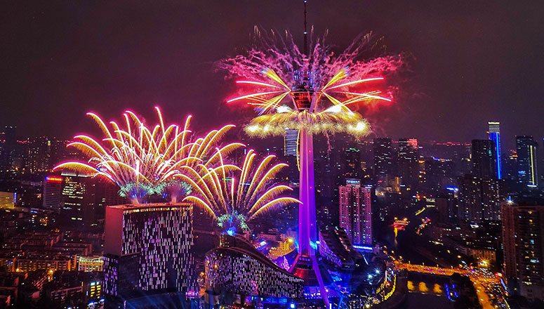 Chine : c&eacute;l&eacute;brations de la f&ecirc;te des lanternes &agrave; Chengdu