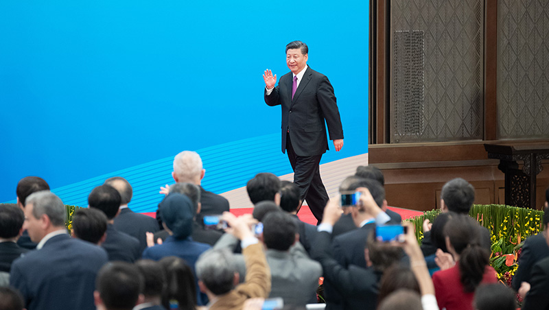 Xi Jinping rencontre les médias lors de la clôture du 2e Forum de "la Ceinture et la Route"