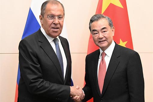 Le ministre chinois des AE appelle la Chine et la Russie à renforcer leur coordination stratégique globale
