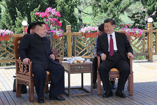 Xi Jinping et Kim Jong Un tiennent des pourparlers à Dalian