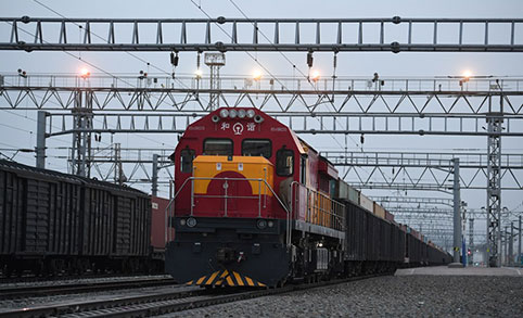 Le nombre de trains de fret Chine-Europe via le Xinjiang atteint un nouveau record en 2020