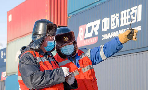 Le plus grand port terrestre chinois enregistre un nombre record de trains de fret Chine-Europe