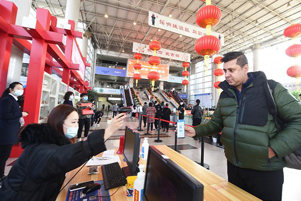 Chine : rouverture des marchés à Yiwu après les vacances de la fête du Printemps