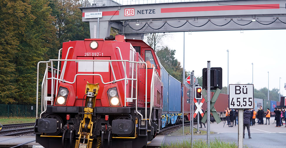 Hambourg accueille le premier train de fret Chine-Europe venu de Shanghai sur fond de tensions logistiques