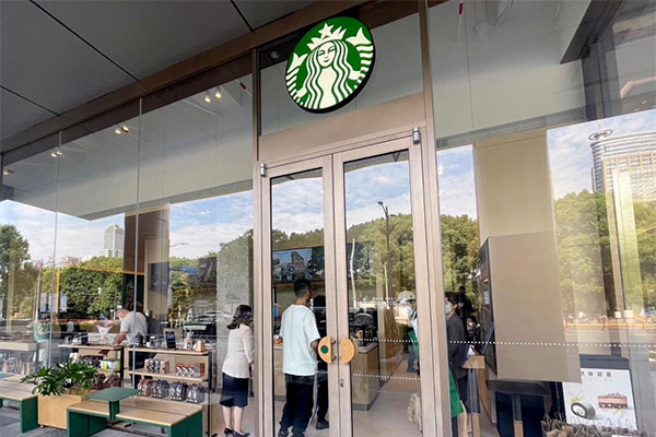 Starbucks ouvre son 6.000e magasin sur la partie continentale de la Chine
