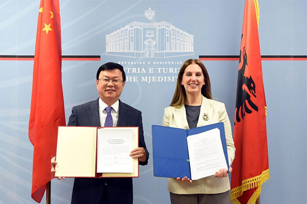 La Chine et l'Albanie signent un protocole d'entente sur la coopération en matière de tourisme