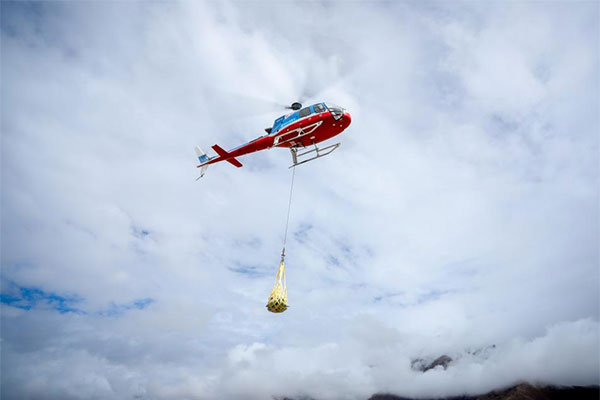 L'hélicoptère chinois AC311A passe avec succès un essai de vol avec charge sous élingue à Lhassa