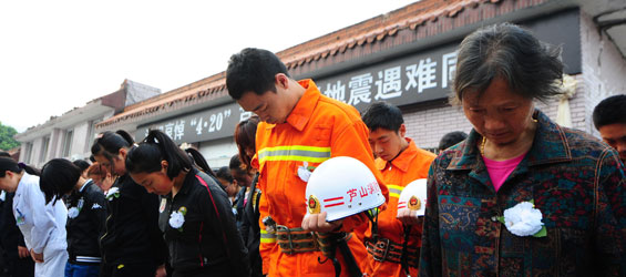 (Séisme de Lushan) Deuil en hommage aux victimes du séisme