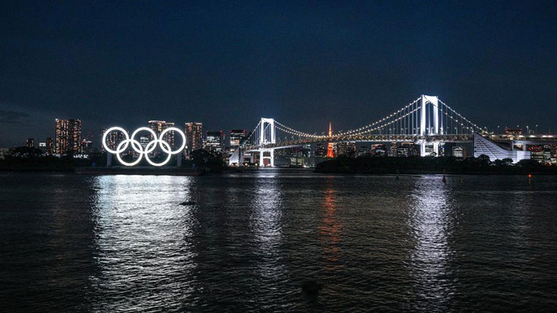 Japon: vue nocturne de la Baie de Tokyo