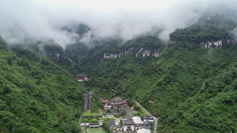 (COVID-19) Réouverture d'un site du patrimoine mondial à Zhangjiajie au Hunan
