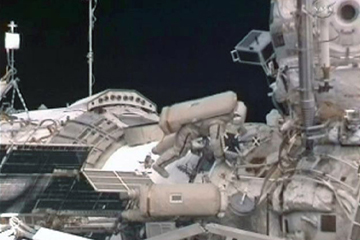 Les cosmonautes russes lancent un satellite d&eacute;fectueux depuis l'ISS