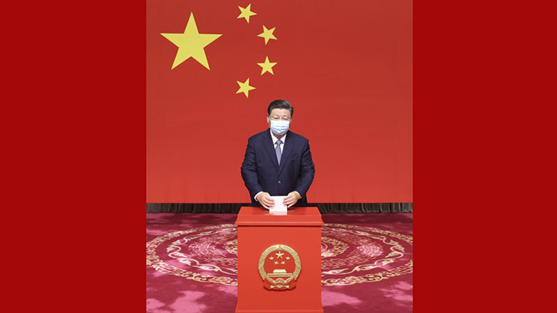Xi Jinping vote dans une élection législative locale à Beijing