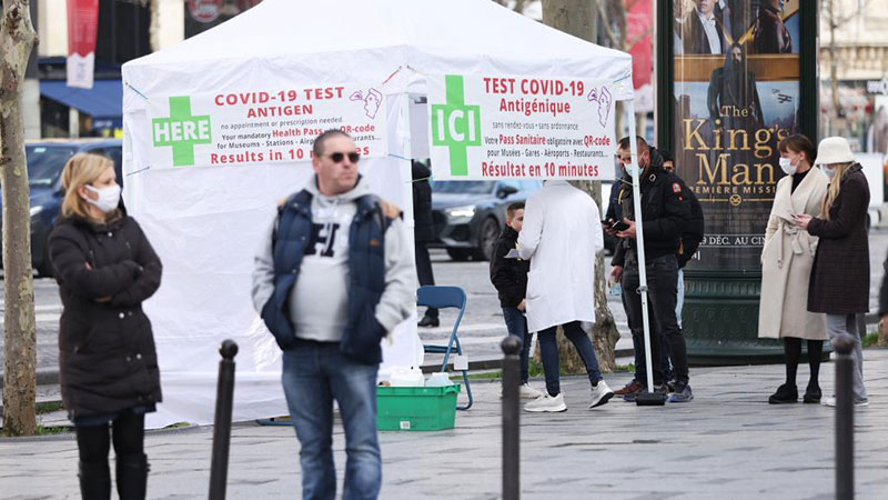 (COVID-19) France : la barre des 100.000 cas d'infection en 24 heures franchie