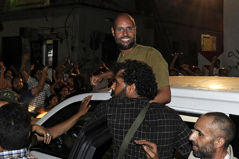 Le fils de Kadhafi Saif fait son apparition dans un h&ocirc;tel &agrave; Tripoli