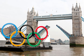JO-2012 : Les anneaux olympiques sur la Tamise