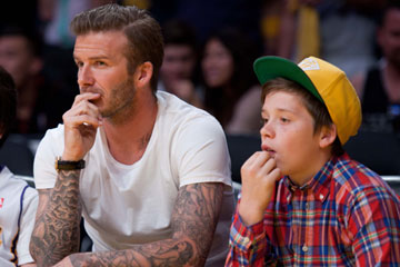 Beckham assiste à un match de la NBA avec son fils