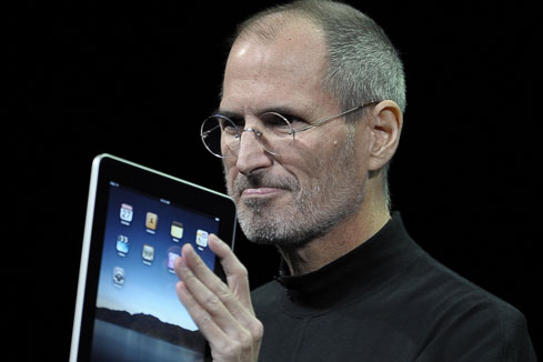 Apple pr&eacute;sente sa tablette "iPad"
