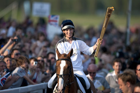 La petite-fille d'Elizabeth II porte la torche olympique
