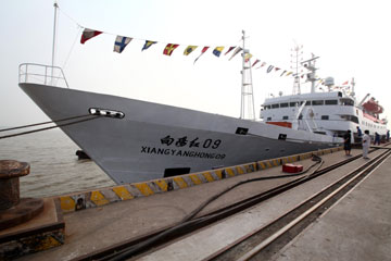 Le submersible habit&eacute; chinois entame son voyage pour une plong&eacute;e &agrave; 7 000 m&egrave;tres