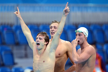 JO-2012: La France remporte la médaille d'or du relais 4x100 m nage libre messieurs