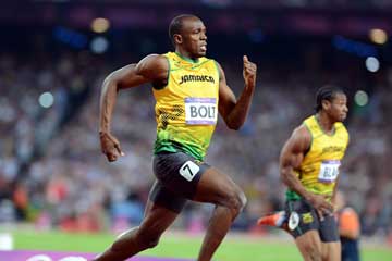 Le Jamaïcain Usain Bolt remporte le 200 m messieurs
