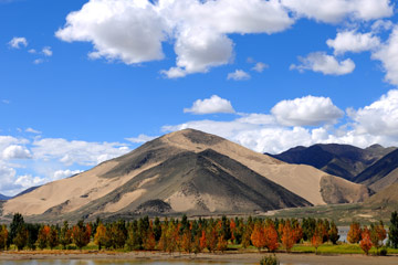 Tibet: paysages de l'automne dans la préfecture de Xigaze
