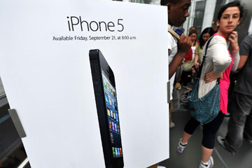 Etats-Unis: fans d'Apple font la queue pour l'iPhone 5