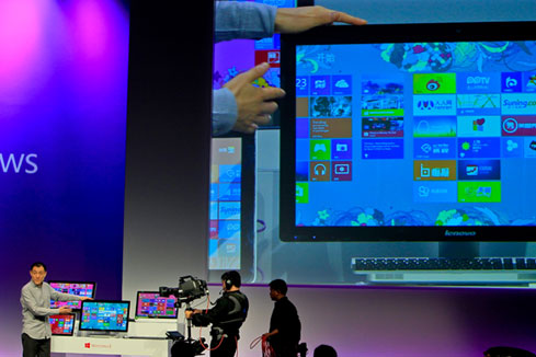 Microsoft lance Windows 8 pour surfer sur la nouvelle vague informatique