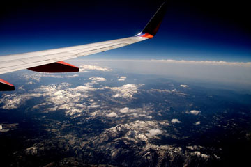 Paysages magnifiques sous les ailes des avions