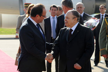 Hollande d&eacute;clare qu'il ne vient en Alg&eacute;rie pas pour "faire repence ou excuse"