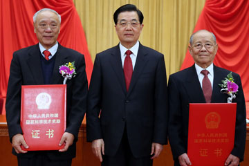 Chine : deux experts re&ccedil;oivent le plus important prix scientifique