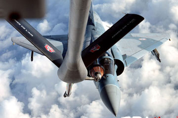 France: le Rafale de Dassault fait le plein en vol