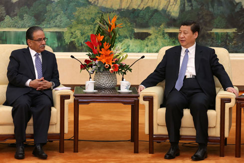 Xi Jinping rencontre le dirigeant du Parti communiste unifié du Népal (maoïste)