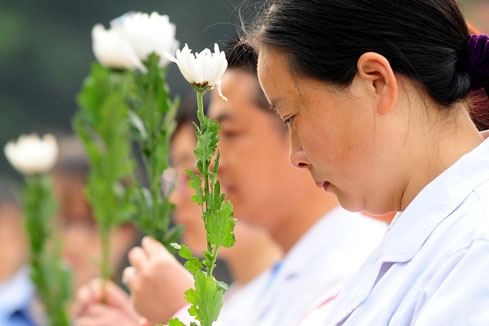 (Séisme de Lushan) Deuil en hommage aux victimes du séisme