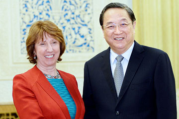 Yu Zhengsheng rencontre une haute responsable de l'UE