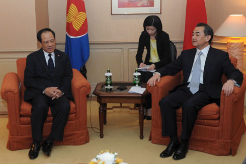 Le ministre chinois des AE rencontre le secrétaire général de l'ASEAN
