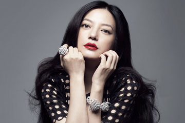 L'actrice Zhao Wei pose pour un magazine