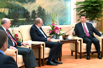 Xi Jinping rencontre les présidents des deux chambres du Parlement irlandais