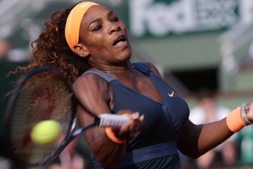 Roland-Garros : Serena Williams bat l'Italienne Sara Errani en demi-finale