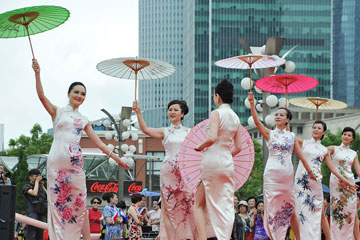 L'élégance des Shanghaïennes en qipao