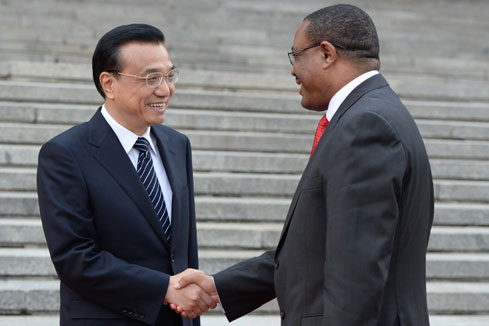Li Keqiang s'entretient avec le PM éthiopien sur le renforcement des relations