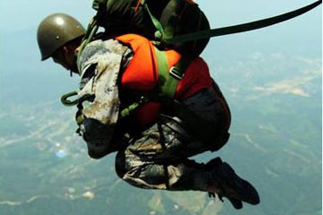 Photo : un entraînement au saut en parachute à Nanjing
